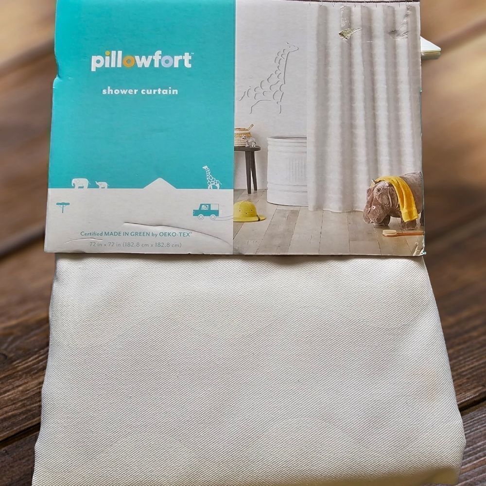 ‎Pillowfort White Wave Shower Curtain 72" x 72"